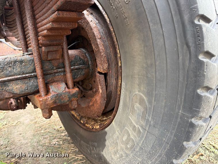 image for item FU4648 2005 International 7300 truck cab and chassis