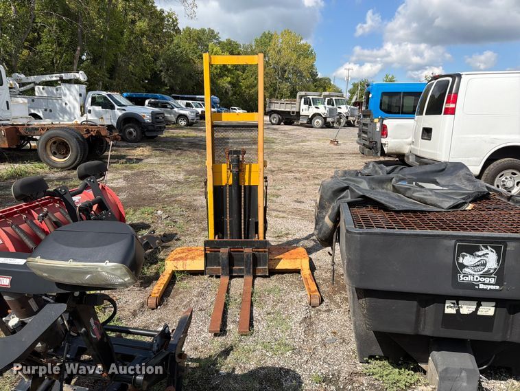 image for item FU4659 Big Joe 2018-A6 S pallet stacker