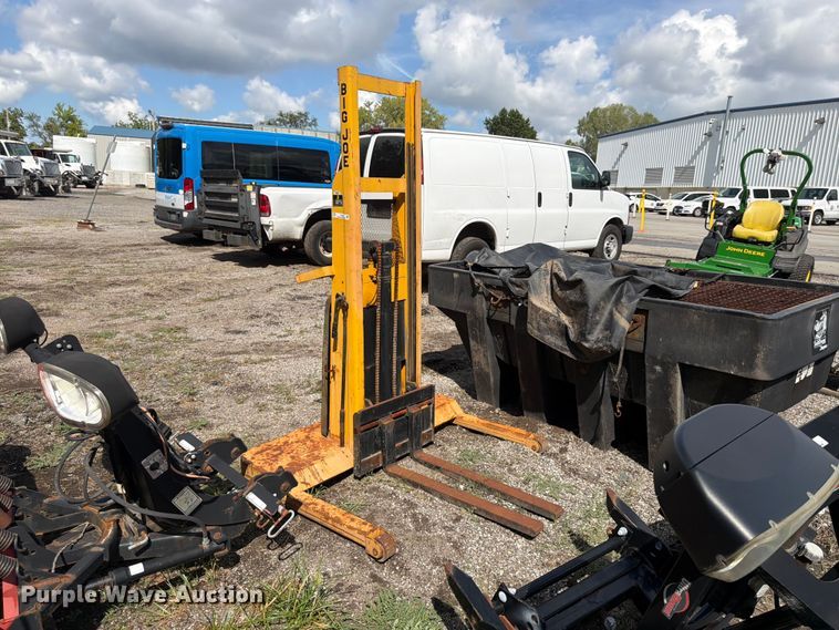 image for item FU4659 Big Joe 2018-A6 S pallet stacker