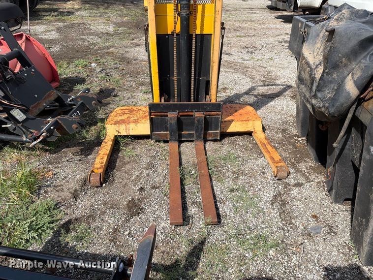 image for item FU4659 Big Joe 2018-A6 S pallet stacker