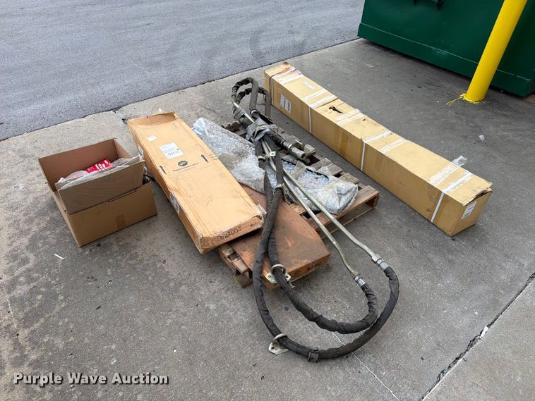 image for item FU4663 Automotive parts and accessories 