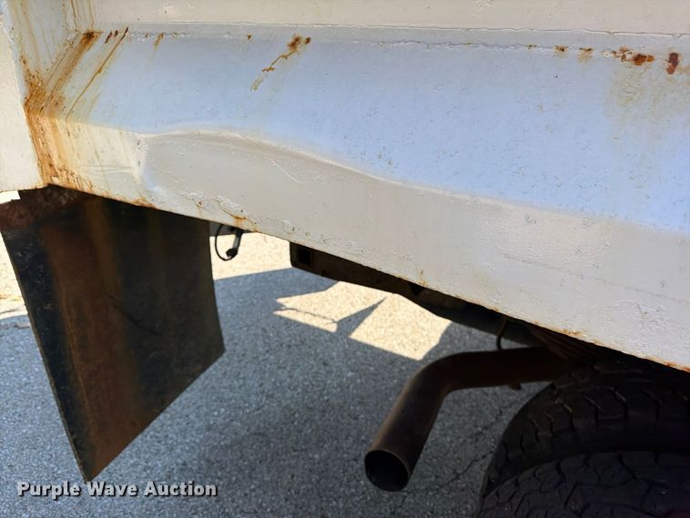 image for item FU4668 1999 Ford F350  Super Duty dump bed pickup truck