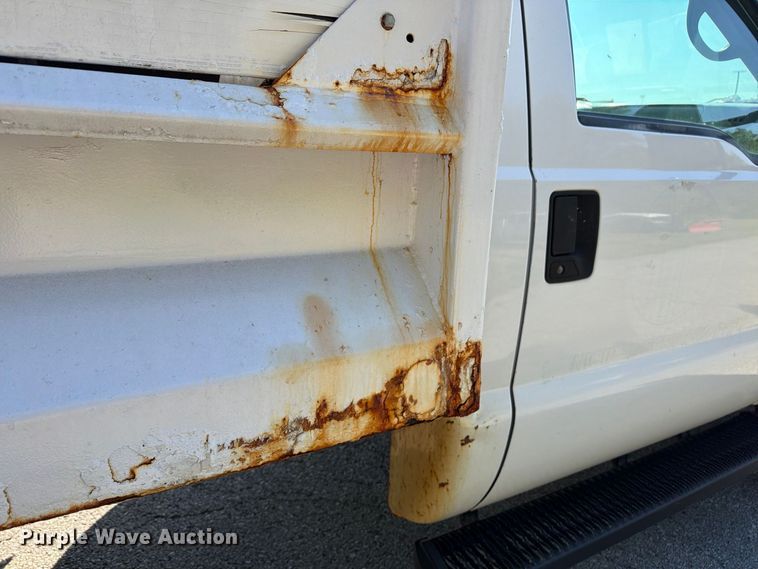 image for item FU4668 1999 Ford F350  Super Duty dump bed pickup truck