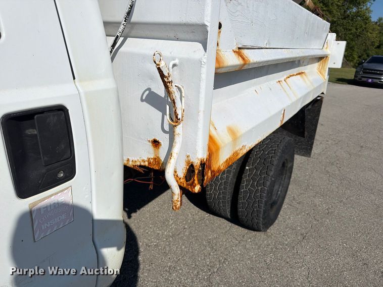 image for item FU4668 1999 Ford F350  Super Duty dump bed pickup truck