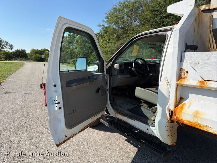 image for item FU4668 1999 Ford F350  Super Duty dump bed pickup truck
