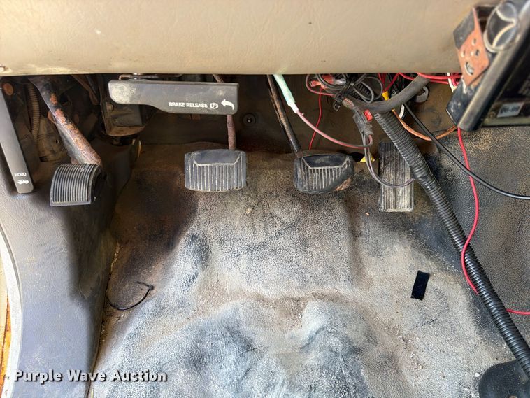 image for item FU4668 1999 Ford F350  Super Duty dump bed pickup truck