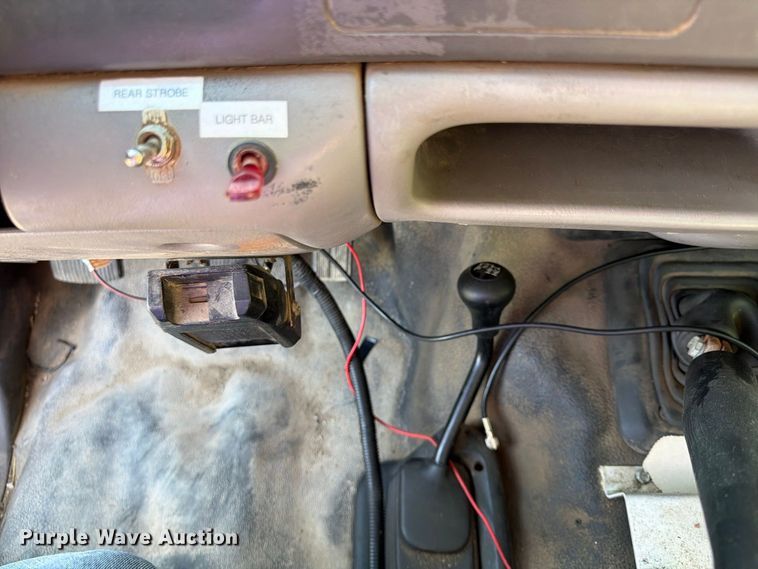 image for item FU4668 1999 Ford F350  Super Duty dump bed pickup truck