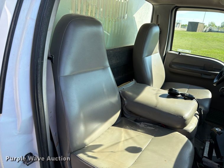 image for item FU4668 1999 Ford F350  Super Duty dump bed pickup truck