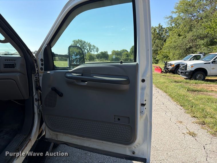 image for item FU4668 1999 Ford F350  Super Duty dump bed pickup truck