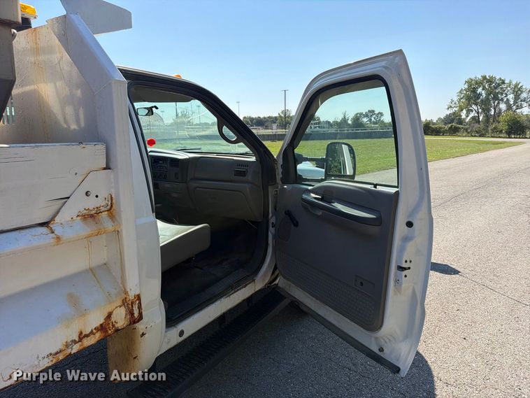 image for item FU4668 1999 Ford F350  Super Duty dump bed pickup truck