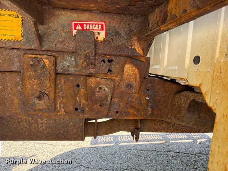image for item FU4668 1999 Ford F350  Super Duty dump bed pickup truck