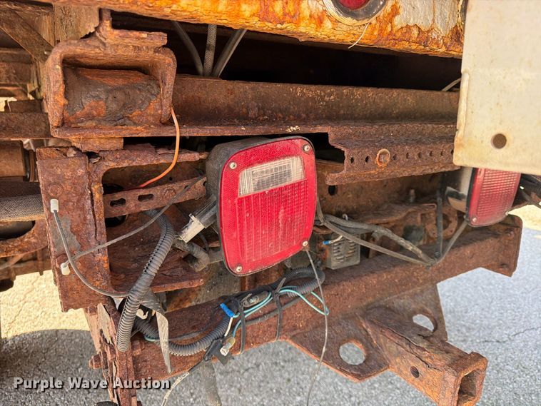 image for item FU4668 1999 Ford F350  Super Duty dump bed pickup truck