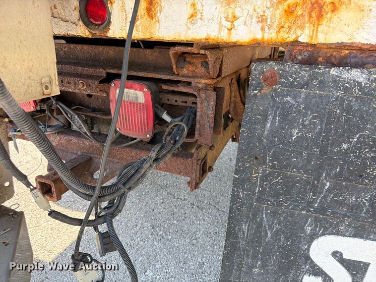 image for item FU4668 1999 Ford F350  Super Duty dump bed pickup truck