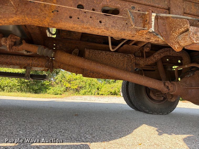 image for item FU4668 1999 Ford F350  Super Duty dump bed pickup truck