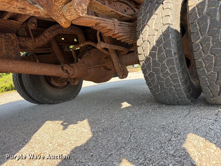image for item FU4668 1999 Ford F350  Super Duty dump bed pickup truck