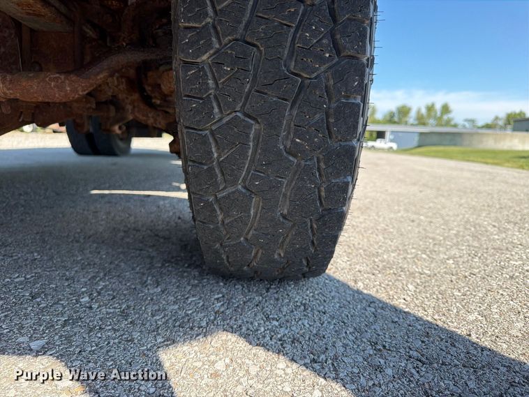 image for item FU4668 1999 Ford F350  Super Duty dump bed pickup truck