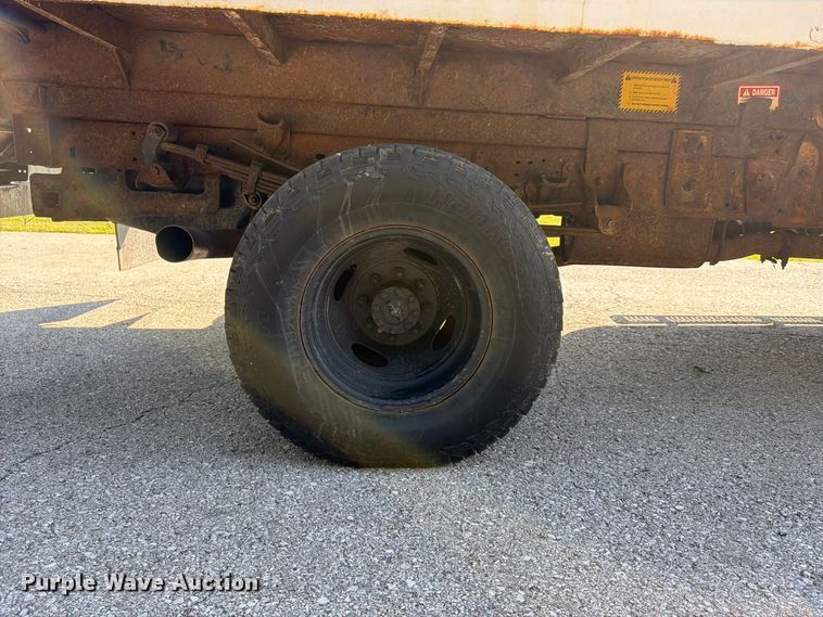 image for item FU4668 1999 Ford F350  Super Duty dump bed pickup truck
