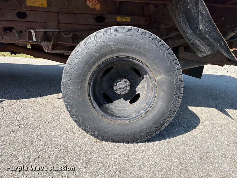 image for item FU4668 1999 Ford F350  Super Duty dump bed pickup truck