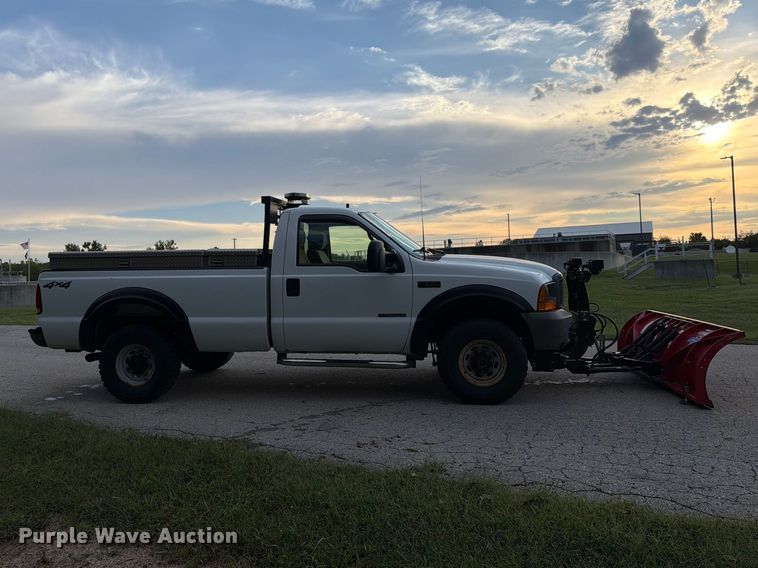 image for item FU4670 2000 Ford F250 Super Duty XL pickup truck