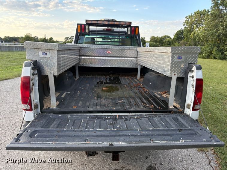 image for item FU4670 2000 Ford F250 Super Duty XL pickup truck