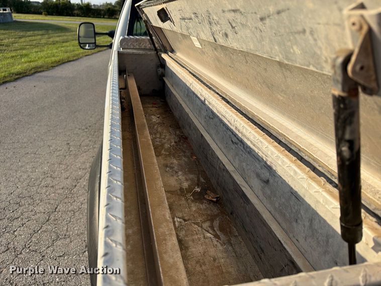 image for item FU4670 2000 Ford F250 Super Duty XL pickup truck