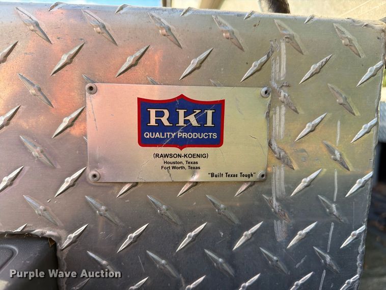 image for item FU4670 2000 Ford F250 Super Duty XL pickup truck