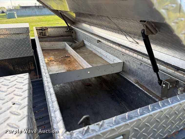 image for item FU4670 2000 Ford F250 Super Duty XL pickup truck