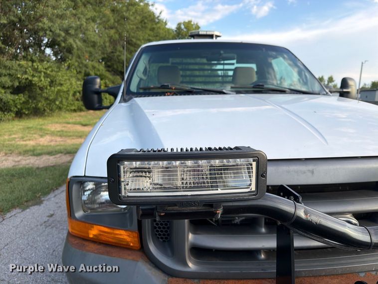 image for item FU4670 2000 Ford F250 Super Duty XL pickup truck