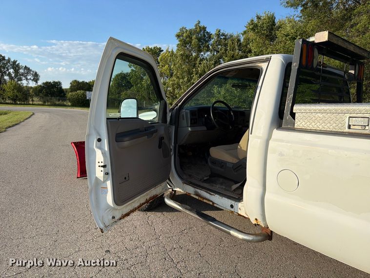 image for item FU4670 2000 Ford F250 Super Duty XL pickup truck