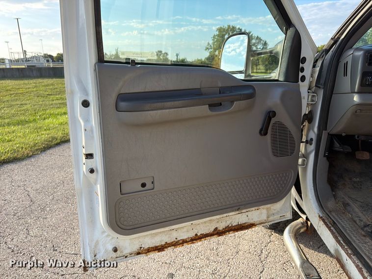 image for item FU4670 2000 Ford F250 Super Duty XL pickup truck