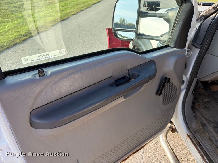 image for item FU4670 2000 Ford F250 Super Duty XL pickup truck