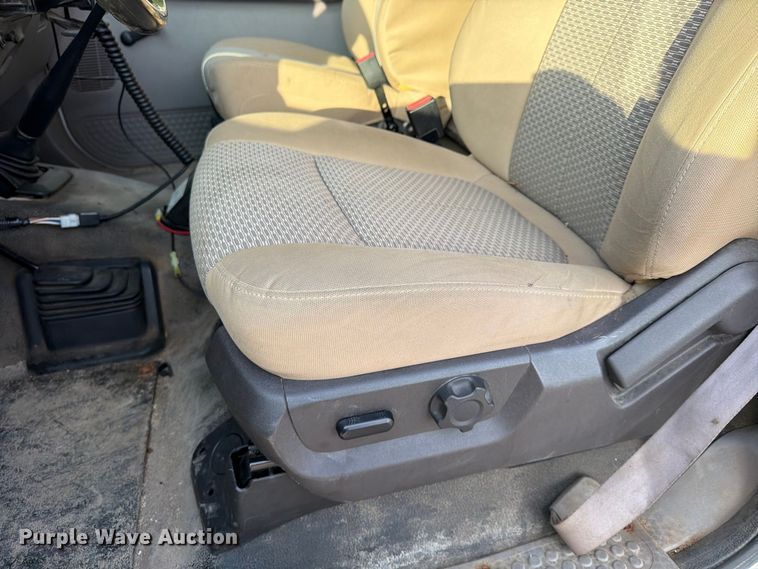 image for item FU4670 2000 Ford F250 Super Duty XL pickup truck