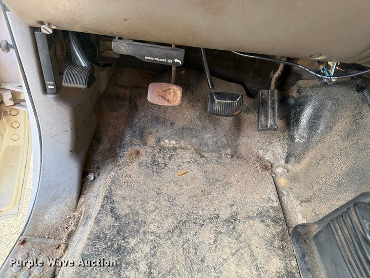 image for item FU4670 2000 Ford F250 Super Duty XL pickup truck