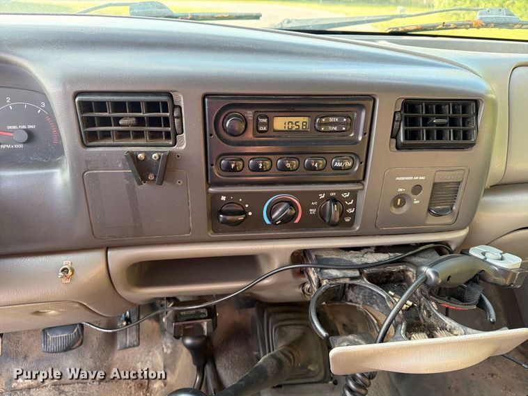 image for item FU4670 2000 Ford F250 Super Duty XL pickup truck