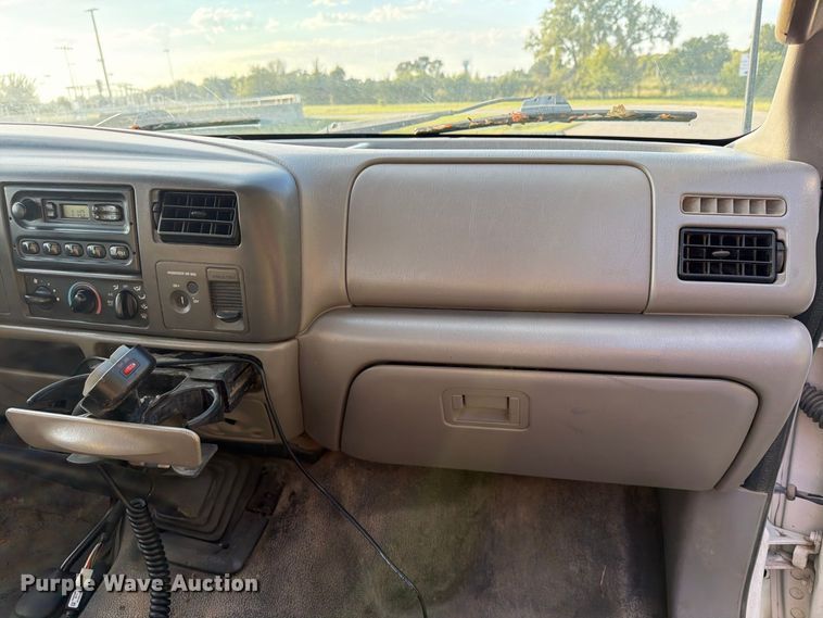 image for item FU4670 2000 Ford F250 Super Duty XL pickup truck