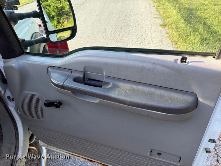 image for item FU4670 2000 Ford F250 Super Duty XL pickup truck