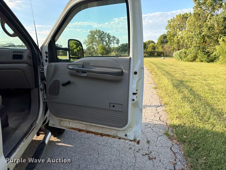 image for item FU4670 2000 Ford F250 Super Duty XL pickup truck
