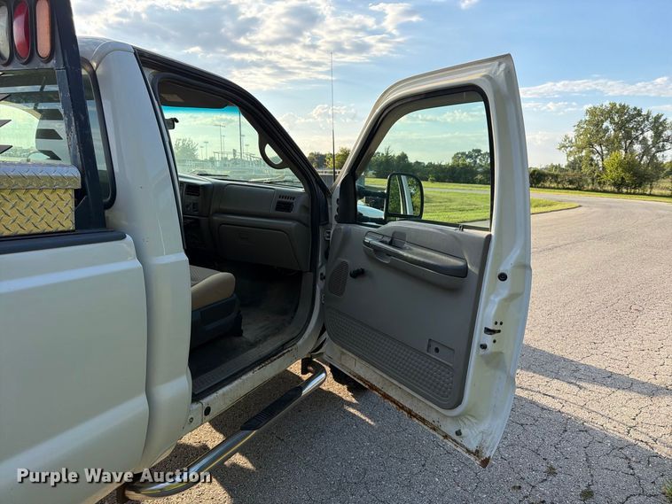 image for item FU4670 2000 Ford F250 Super Duty XL pickup truck