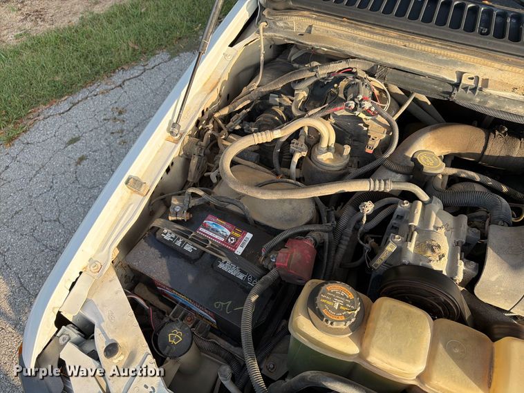 image for item FU4670 2000 Ford F250 Super Duty XL pickup truck