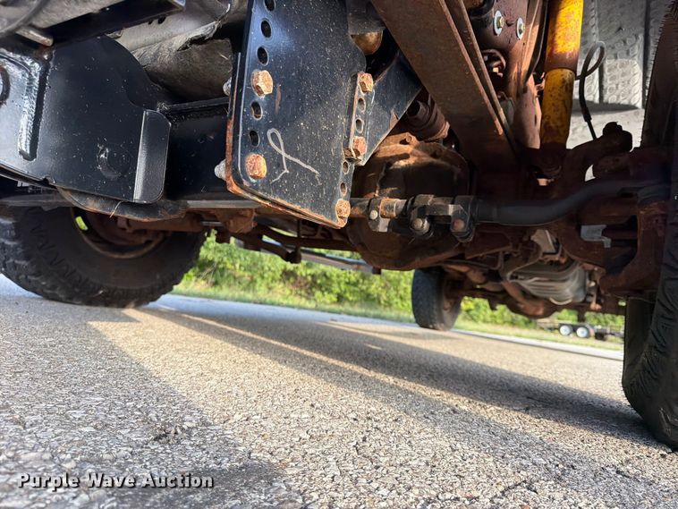 image for item FU4670 2000 Ford F250 Super Duty XL pickup truck