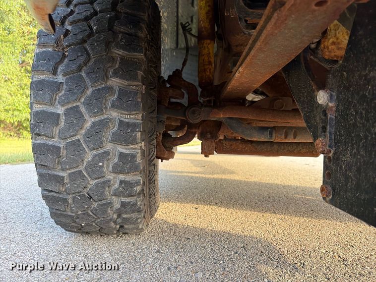 image for item FU4670 2000 Ford F250 Super Duty XL pickup truck
