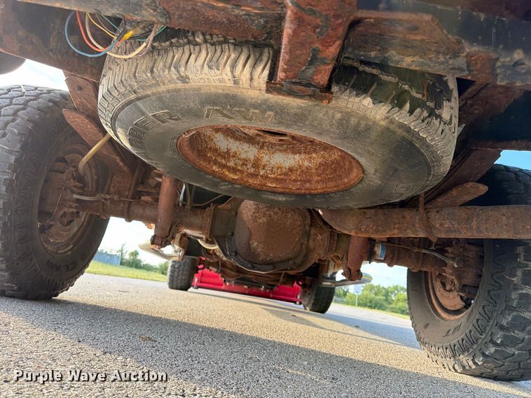image for item FU4670 2000 Ford F250 Super Duty XL pickup truck