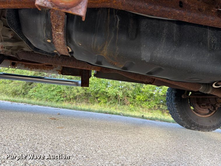 image for item FU4670 2000 Ford F250 Super Duty XL pickup truck