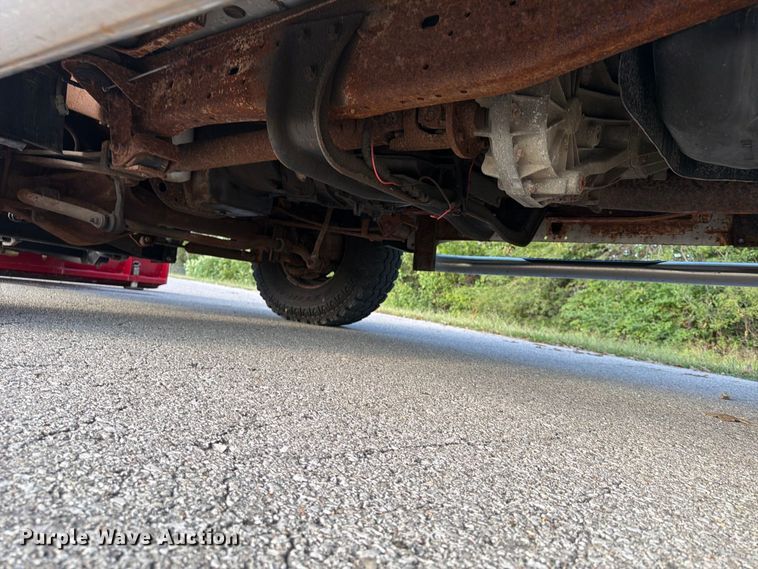 image for item FU4670 2000 Ford F250 Super Duty XL pickup truck
