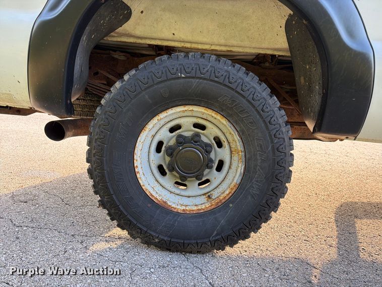 image for item FU4670 2000 Ford F250 Super Duty XL pickup truck