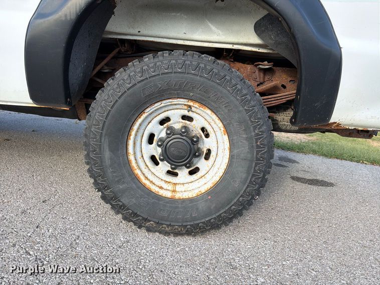 image for item FU4670 2000 Ford F250 Super Duty XL pickup truck
