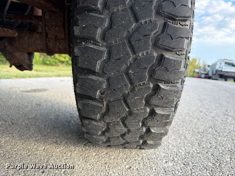 image for item FU4670 2000 Ford F250 Super Duty XL pickup truck