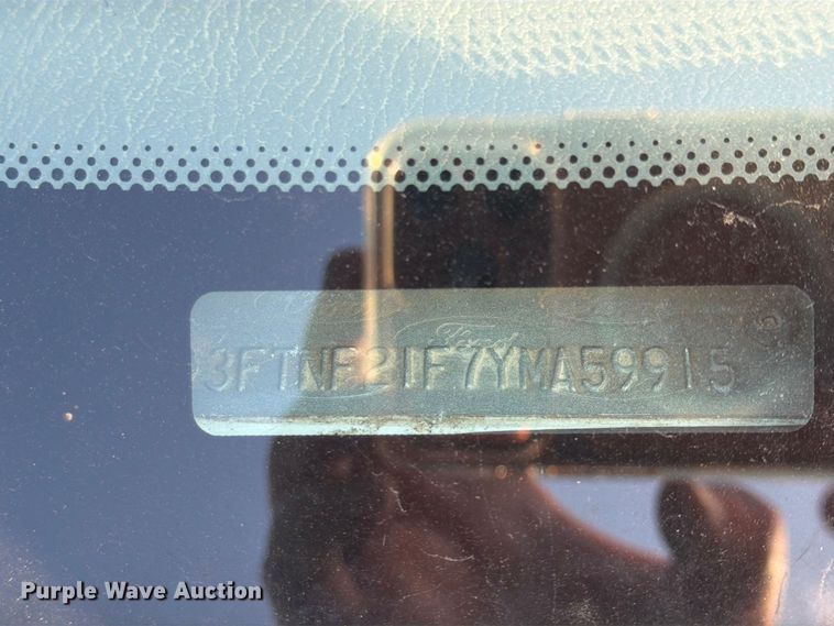 image for item FU4670 2000 Ford F250 Super Duty XL pickup truck