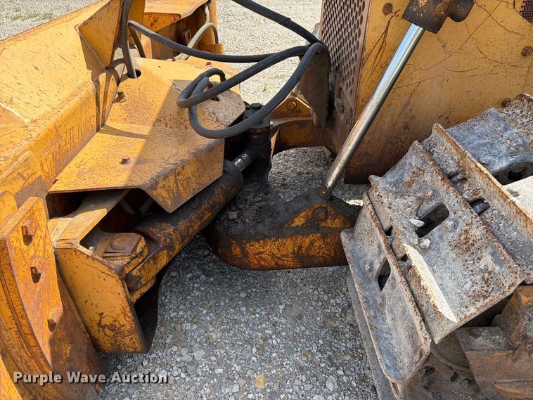 image for item FU4675 1986 Case 850D dozer