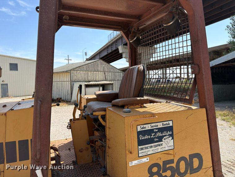 image for item FU4675 1986 Case 850D dozer